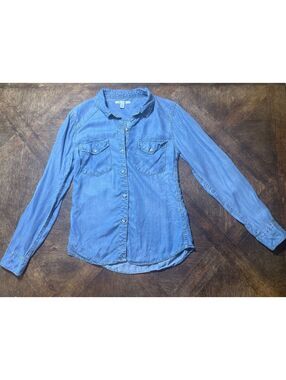 Francescas Mi Ami women’s long sleeve light wash blue denim button down small